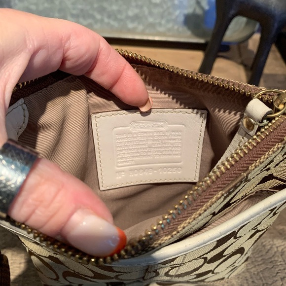 Like new Coach crossbody - Picture 4 of 11